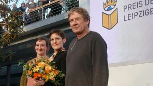 Preisträger 2019: v.l.n.r. Eva Ruth Wumme (Übersetzung), Anke Stelling (Belletristik) und Harald Jähner (Sachbuch/Essayistik). Bild: Amrei-Marie, Wikimedia Commons, Lizenz: CC-BY-SA-4.0