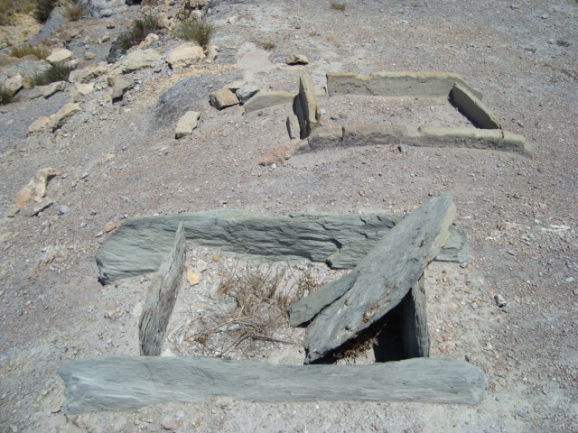 Fuente Alamo - Gräber in der Siedlung