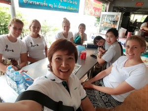 wir beim Mittagessen nach der Ausfahrt